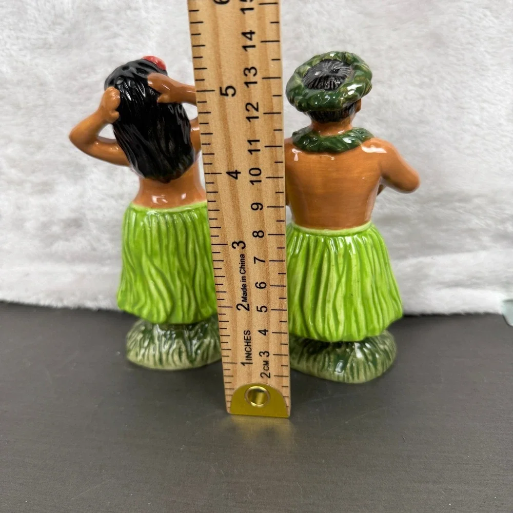 VINTAGE Hawaiian Hula Dancer Couple Salt Pepper Shakers Ceramic Tropical‎ Decor